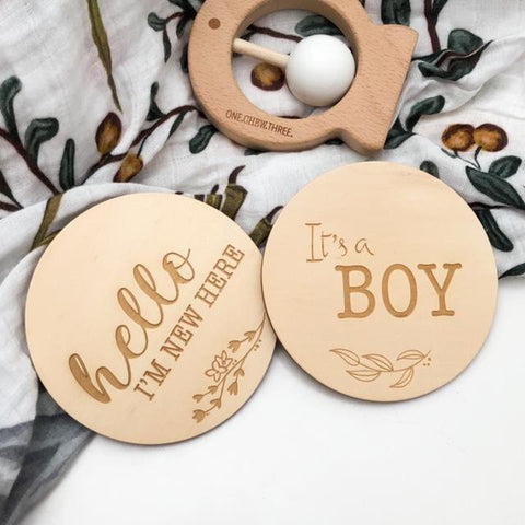 One.Chew.Three Wooden "I'm New Here" Plaque - Natural Foliage Design