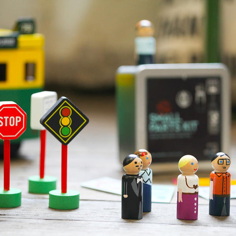 Make me Iconic Small Parts Kits with People and Road Signs